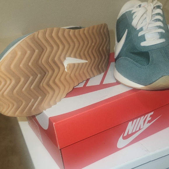 Nike Womens Dark Green and White Sneakers - Picture 6 of 7